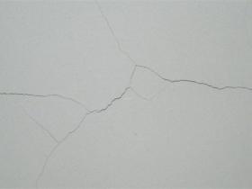 墙面开裂如何修补